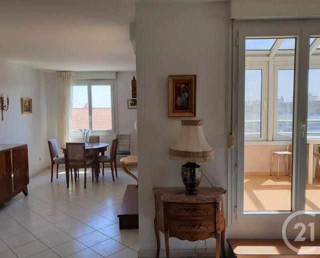 Afficher la photo en grand Appartement T4 à vendre - 4 pièces - 93.59 m2 - LYON - 69004 - RHONE-ALPES - Century 21 Perspective Immobilier