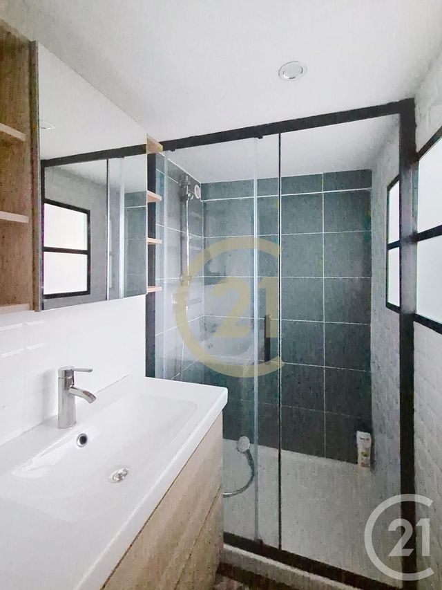 Afficher la photo en grand Appartement T2 à vendre - 2 pièces - 52.31 m2 - LYON - 69004 - RHONE-ALPES - Century 21 Perspective Immobilier