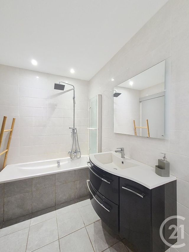 Appartement T5 à vendre - 5 pièces - 124.53 m2 - LYON - 69004 - RHONE-ALPES - Century 21 Perspective Immobilier