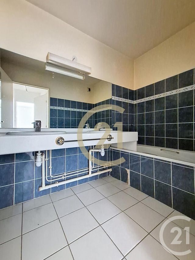 Appartement T3 à vendre - 3 pièces - 73.03 m2 - LYON - 69004 - RHONE-ALPES - Century 21 Perspective Immobilier