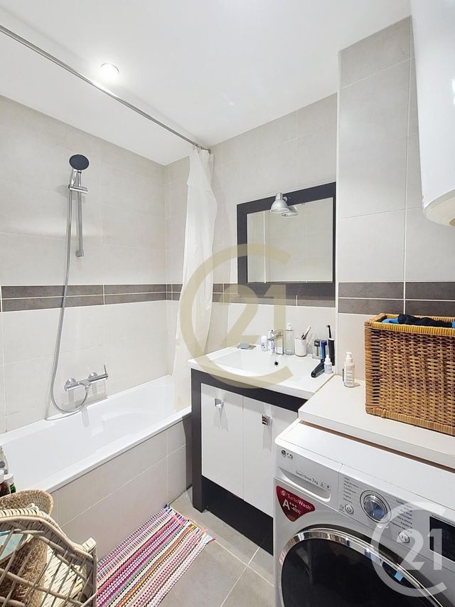 Appartement T3 à vendre - 3 pièces - 57.61 m2 - LYON - 69004 - RHONE-ALPES - Century 21 Perspective Immobilier