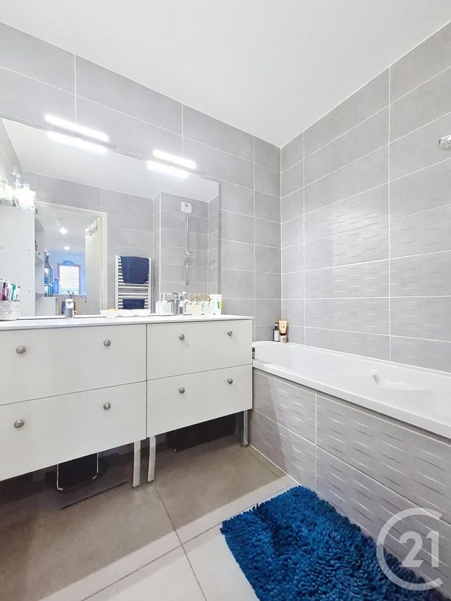 Appartement T4 à vendre - 4 pièces - 86.81 m2 - LYON - 69004 - RHONE-ALPES - Century 21 Perspective Immobilier