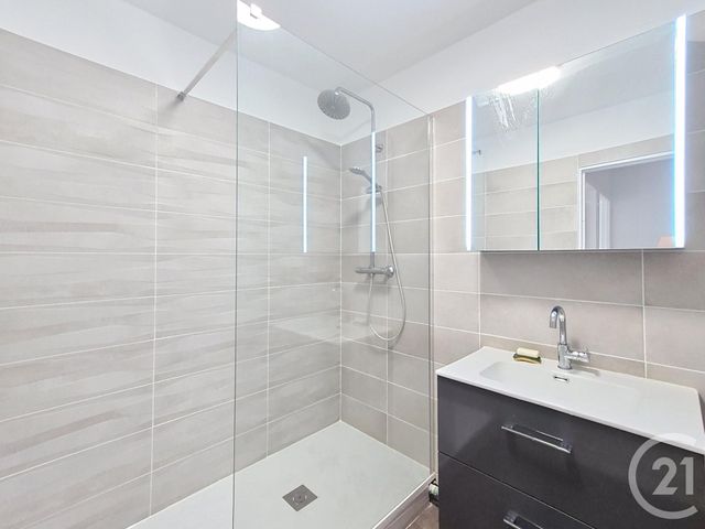 Appartement T3 à vendre - 3 pièces - 82.66 m2 - LYON - 69004 - RHONE-ALPES - Century 21 Perspective Immobilier