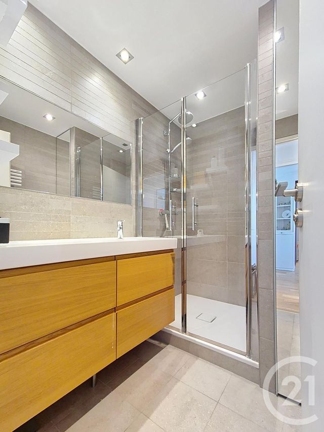 Appartement T3 à vendre - 3 pièces - 68.22 m2 - LYON - 69004 - RHONE-ALPES - Century 21 Perspective Immobilier