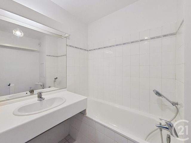 Appartement T1 à louer - 1 pièce - 30.05 m2 - LYON - 69004 - RHONE-ALPES - Century 21 Perspective Immobilier
